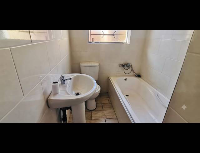 4 BEDROOM HOUSE FOR SALE IN SEBOKENG ZONE 11